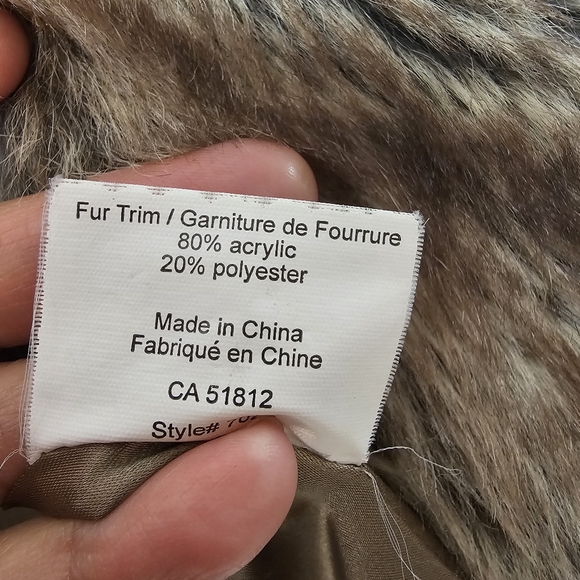 AMERI MODE Faux Fur Woman's Coat - Picture 8 of 9